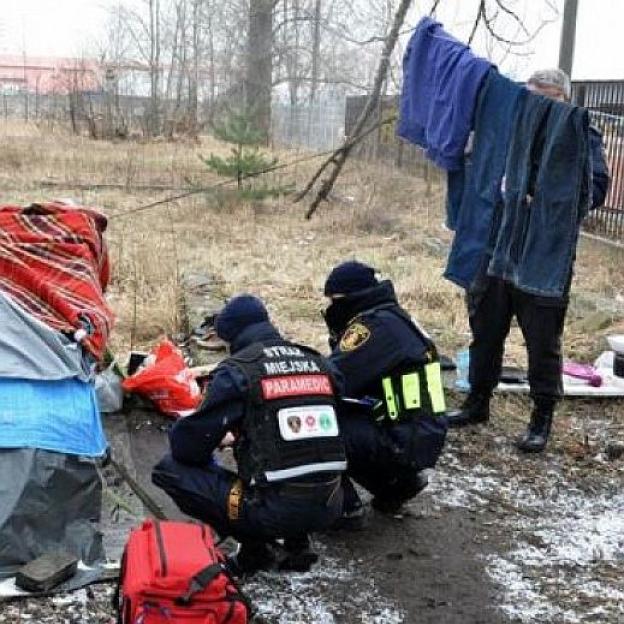 Warszawa: Podczas mrozów pomoc musi być szybka
