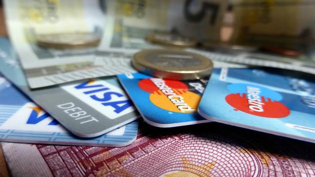 Mniejsze opłaty za transakcje kartą? Parlament Europejski debatuje
